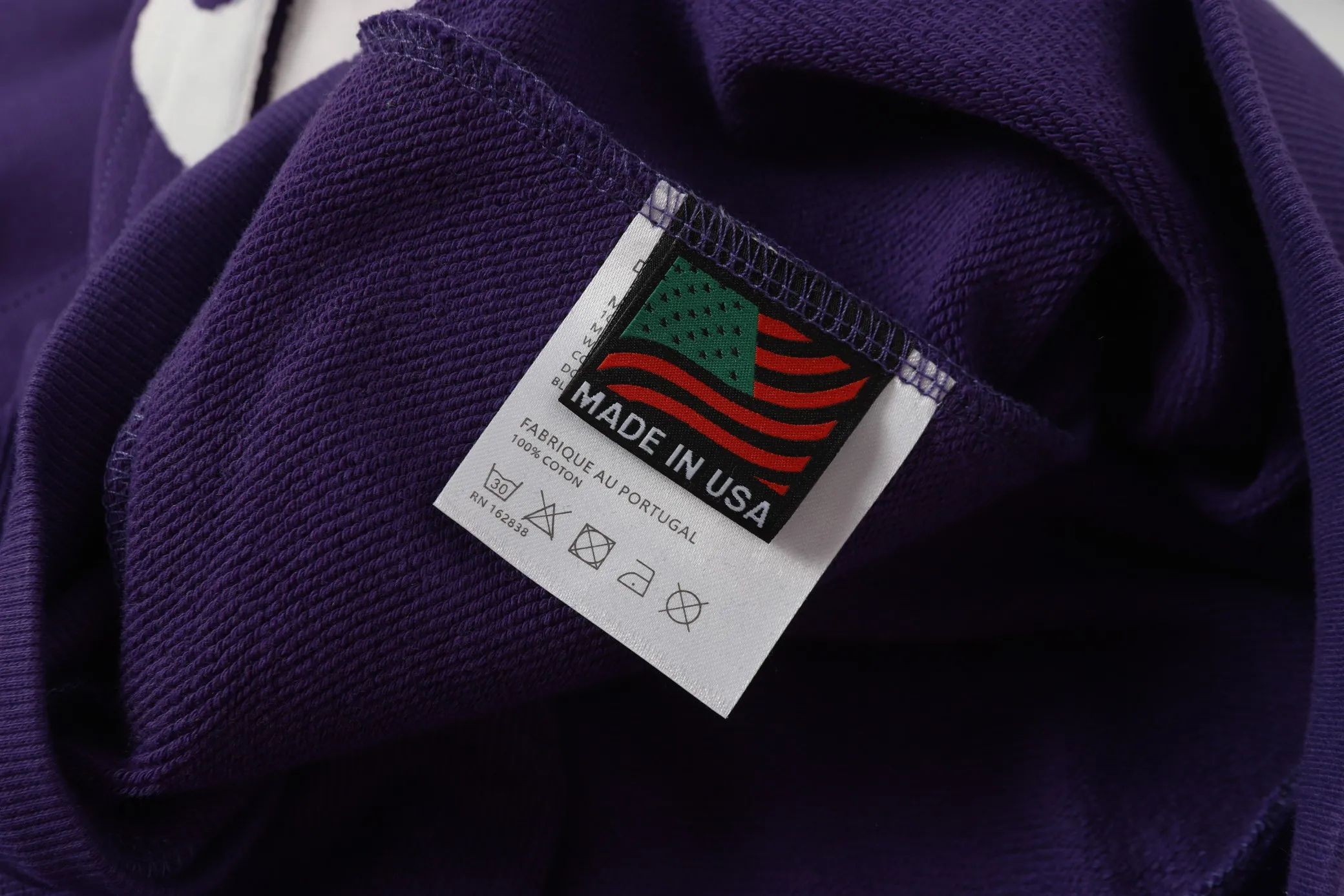 6002# DENIM TEARS Kapok European and American trendy brand high-quality printed hooded sweatshirt set. Terry fabric weighs 380 grams. Threads are customized and dyed in the same color. Color Black Gray Purple Size S-XL